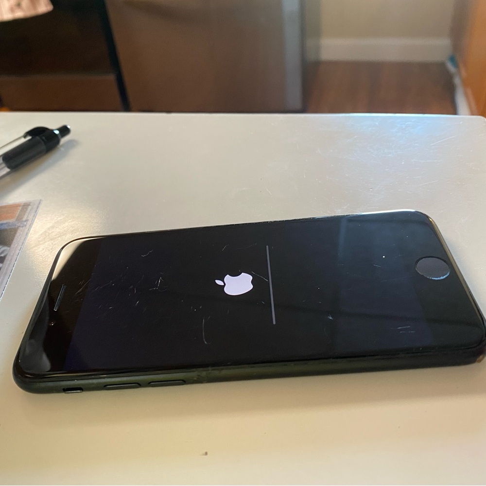 Apple Black iPhone SE sleek design with Large Touchscreen/fingerprint